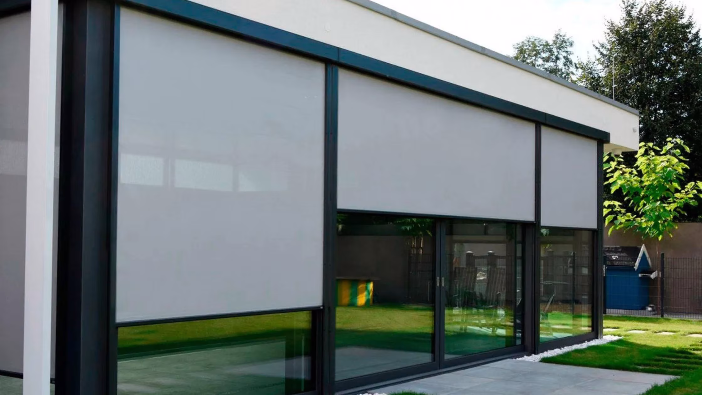 Zip screen blind fabric options for outdoor use in Dubai including sunscreen and blockout